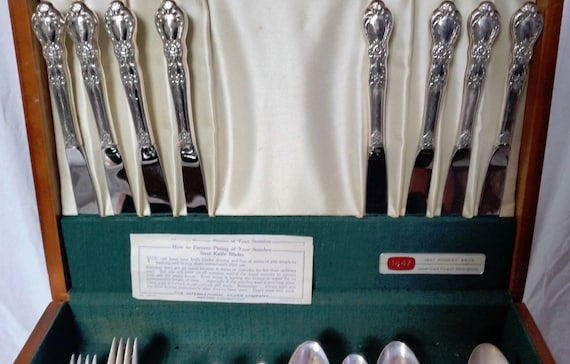 【ROGERS BROS】 ヘリテージ ディナーセット 8名用 HERITAGE 1847 Rogers Bros. heritage silverware, 87 Pieces With Wooden