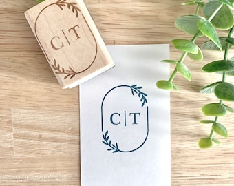 Wedding Rubber Stamp | Couple Initials | Monogram | Leafy Wreath