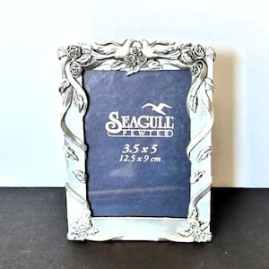 Vintage Seagull Vertical Pewter Picture Frame, 3 x 5, PF194