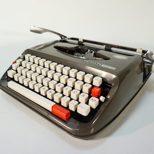 Vintage Working Typewriter / Portable Typewriter With Case / Privileg 440TR  / Gray Typing Machine / Retro Manual Typewriter / Space Age