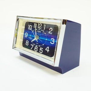 Vintage Clock / Space Age / Rhythm Alarm Clock / Mechanical Clock / Mid Century Modern / Atomic / Retro Clock / Blue Clock / Model 3RA020