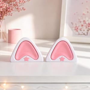 Ensemble de 2 adorables oreilles de chat décoratives, blanches et roses, style kawaii, idéal pour un bureau, un cadeau pour les amoureux des chats, une étagère ou un accessoire pour une configuration gaming.