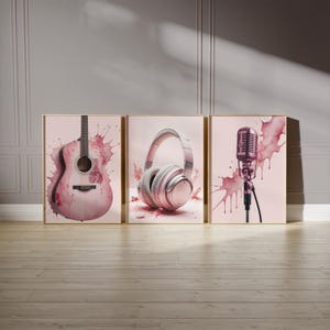 Conjunto de láminas musicales rosas: guitarra, micrófono y auriculares. Decoración de pared para dormitorio de niña preadolescente/adolescente.