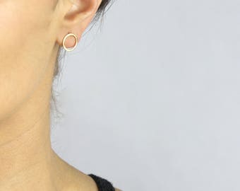 Gold or Silver Circle Stud Earring // Minimalist Simple Geometric Earring // Geo Earring // Gift for her // Delicate Karma Circle // BM-E001