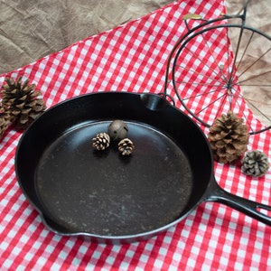 Griswold Skillet No. 9 Small Logo Skillet (cracked), Cast No. 710C, Antique Cookware