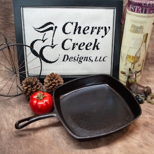 NICE Vintage Unmarked 10 1/4 Inch Square Skillet, Cast Iron Skillet, Camp Cookware, Made in America