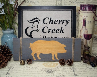 Hand Painted Silhouette Pig Sign, Rustic Decor, Farmhouse or Country Decoration, Shelf or Mantle Display