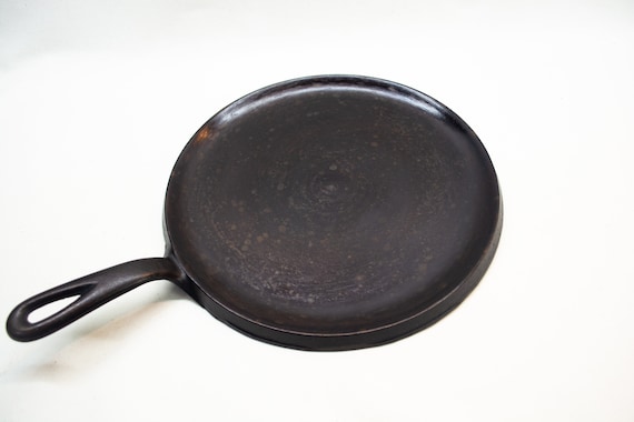 Wagner Ware Sidney O Round Griddle, 10.5 Inch, Cast Iron Griddle