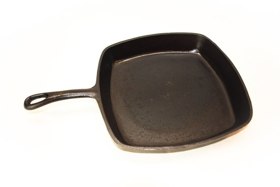 NICE Vintage Unmarked 10 1/4 Inch Square Skillet, Cast Iron Skillet, Camp  Cookware, Collectible Antique Cookware 