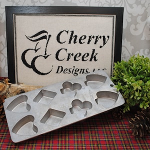 NEAT Vintage Unmarked Aluminum Playing Card Suits Gem Muffin Pan, Collectible Bakeware