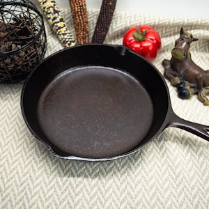 3-Notch Lodge No. 7 Skillet, Cast Iron Skillet, Vintage Fry Pan, Camp Skillet, Made in America, Antique Collectible Cookware