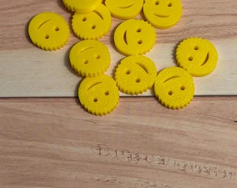 3D Printed Mini Smiley Sponge – Dollhouse Cleaning Accessory – Miniature Play Size 3 pieces