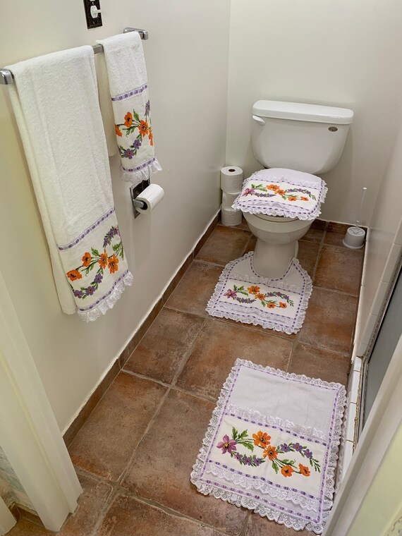 Bath Towel Set With a Matching Floor Mats 