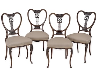 Conjunto de quatro elegantes cadeiras de salão em mogno com incrustações, estilo Sheraton Revival, c. 1900.