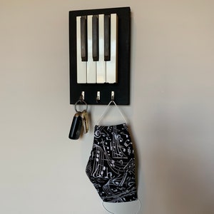 Piano &quot;Key&quot; Key Holder, Piano Keys Key Holder, Piano Gift for Teacher or Piano Student, Piano Key Holder Art Hanging, Piano Keys Hook Board