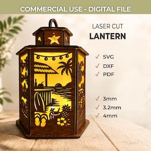 Puede incluir: Linterna de madera cortada con láser con un diseño de escena de playa. La linterna presenta un asa, recortes de estrellas y una escena de playa detallada con una tabla de surf, palmeras y una sombrilla. El texto "LASER CUT LANTERN" es visible.