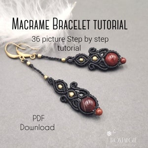 Könnte beinhalten: Macrame-Armband-Tutorial mit 36 Bildern, Schritt-für-Schritt-Anleitung. PDF-Download. Das Bild zeigt ein Paar Ohrringe mit roten Perlen und goldenen Akzenten.