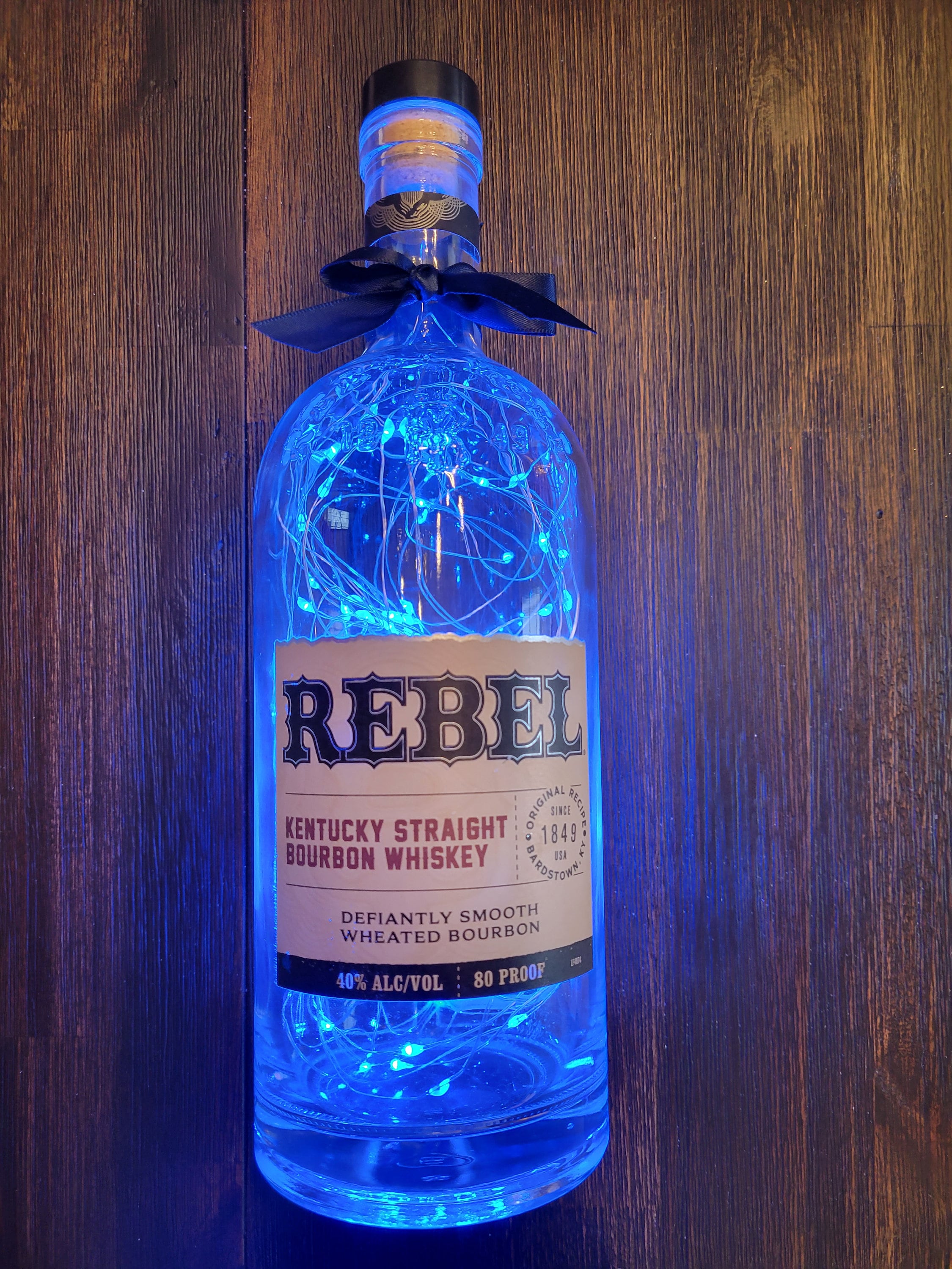 REBEL ケンタッキーバーボンウイスキー: ブルーライト - Etsy 日本