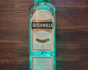Bouteille de whisky irlandais Bushmills avec lumières LED