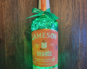 Bouteille de whisky irlandais Jameson orange avec lumières LED