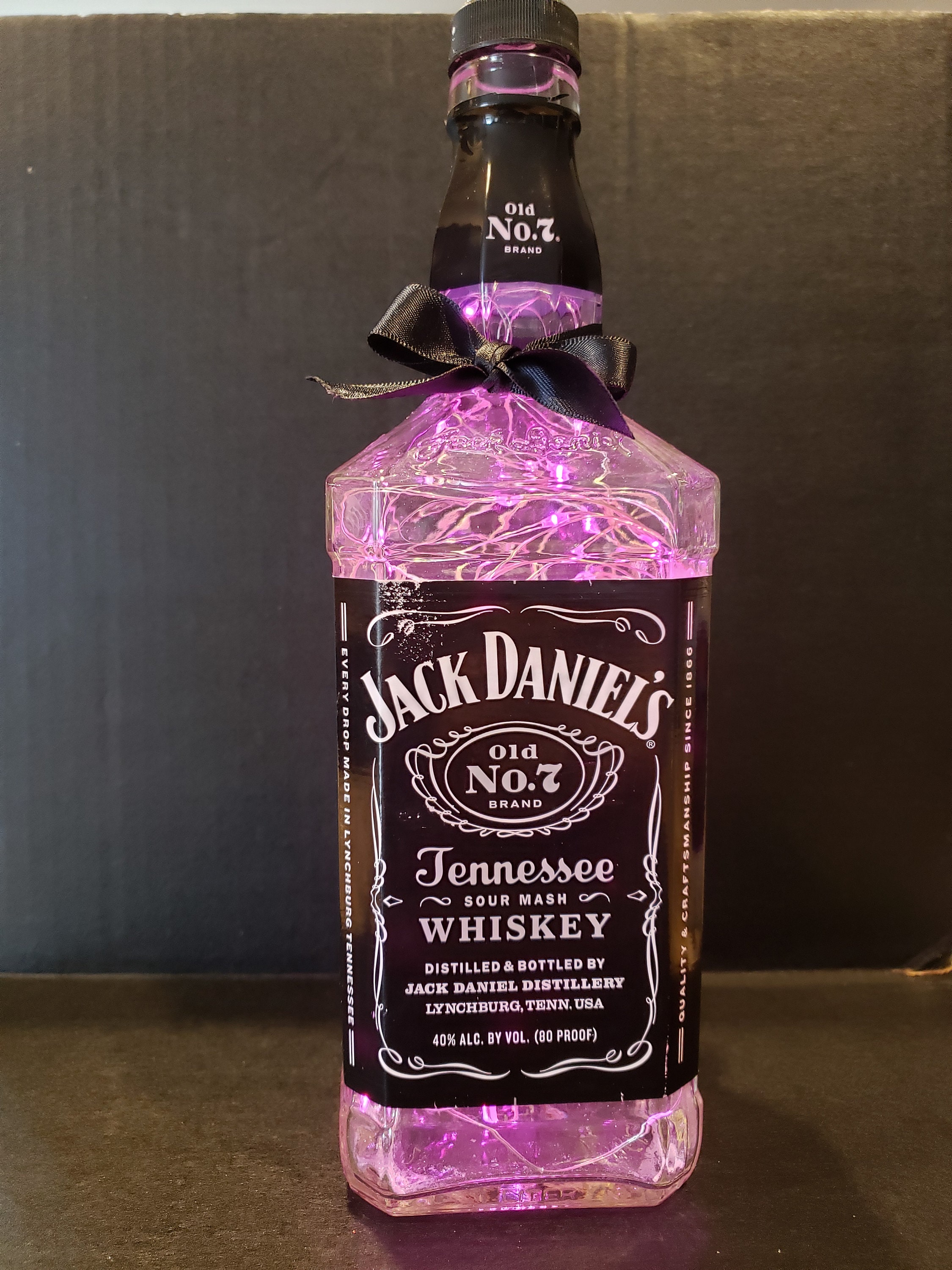 ジャックダニエルハニーLEDモーションディスプレー Jack Daniels Liquor Bottle. LED Battery Operated Lights