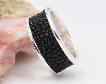 Silver Thumb Ring with Black Stingray Leather - Handcrafted Fidget Ring for Anxiety, Unisex Jewelry Design