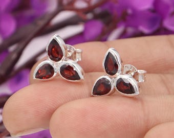 Granat Blumen Ohrringe, Sterling Silber Ohrstecker, Januar Birthstone Ohrringe, handgemachte Ohrringe, natürlicher Edelstein Schmuck für Frauen