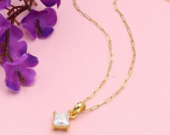 Collar con colgante solitario de moissanita, plata de ley chapada en oro de 18 quilates