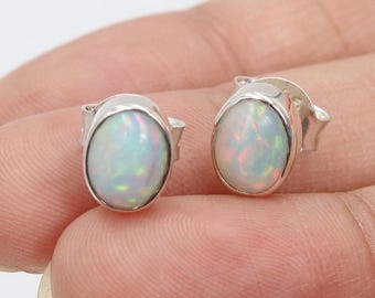 Orecchini con opale etiope / Perni in argento 925 / Gioielli minimalisti con pietre preziose per donna