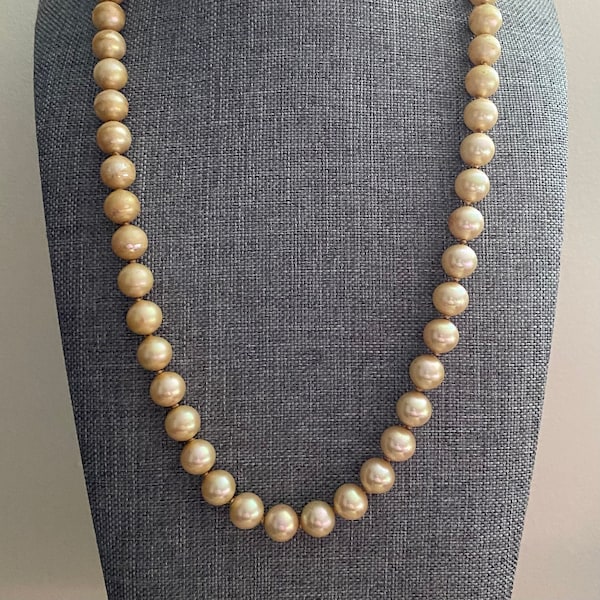 CROWN TRIFARI single strand faux pearl necklace with lovely clasp mid century elegance, early Trifari stamp