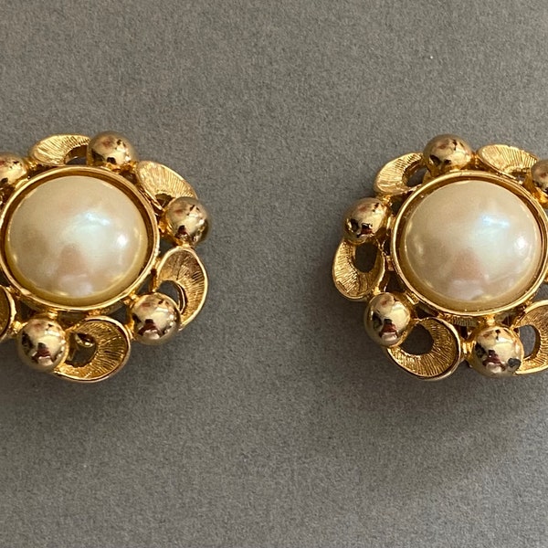 PAOLO Gucci designer clip earrings  gold plated & faux pear quality classic costume jewelry