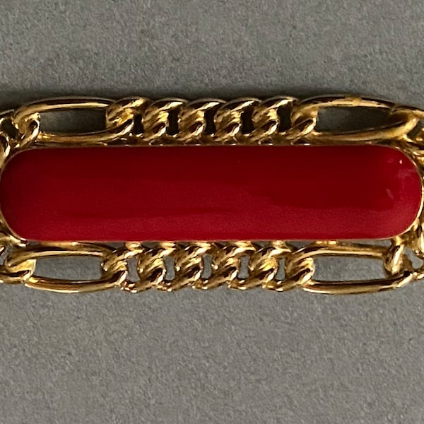 Lovely MONET brooch pin with rusty-red lucite inset good quality costume jewelry with classic & traditional style