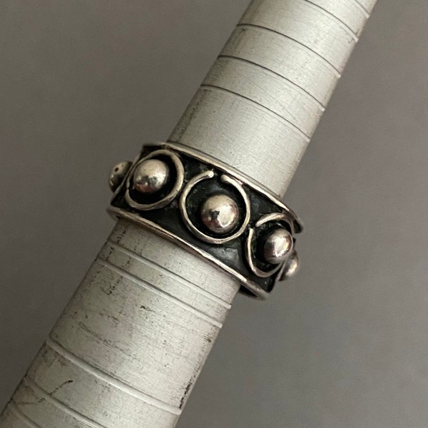 1960s vintage STERLING silver RING with interesting design - size 6.25 US - old and original from personal collection