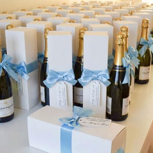 Caja personalizada para minibotellas de champán, detalle para bodas, con lazo