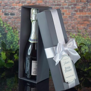 Gray wine box, personalized wine box, wine gift packaging, wine box with ribbon, modern wine packaging, custom wine label, gray packaging