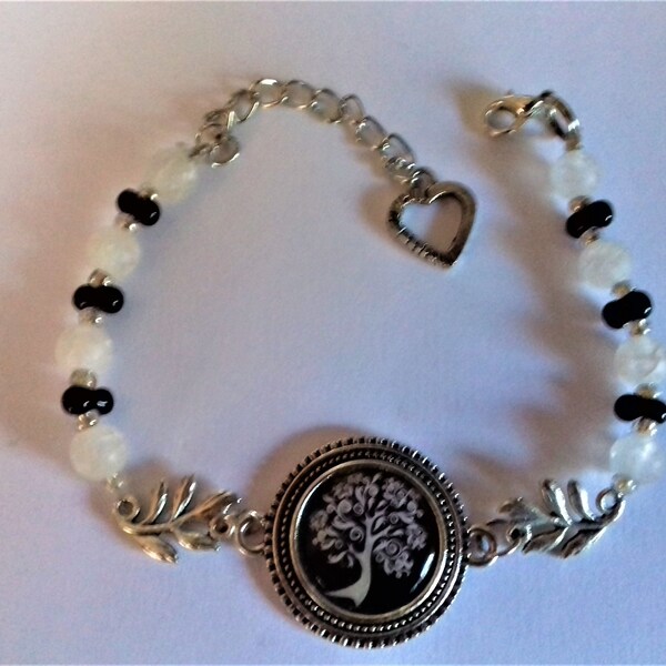 Bracelet perles et cabochon arbre de vie