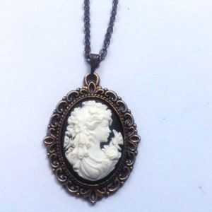 Cameo style pendant necklace