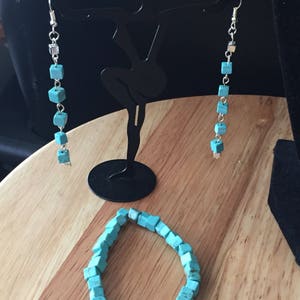 Turquoise necklace, earrings and bracelet set image 2