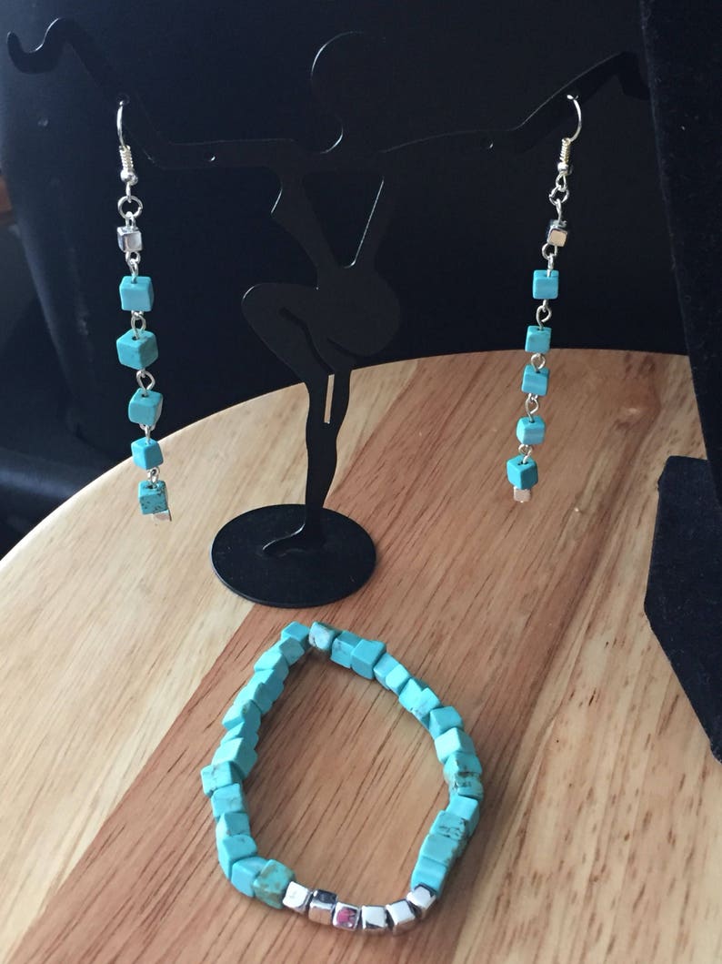 Turquoise necklace, earrings and bracelet set image 2