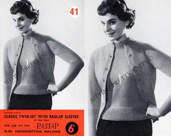 Può includere: Un modello di maglia vintage per un classico set a due pezzi con maniche raglan. Il modello è per l'uso sulla macchina per maglieria a mano Passap M.201. Il modello è stampato su uno sfondo bianco con testo nero e un bordo rosso. Il numero del modello è M301/41 e il prezzo è di 6d.