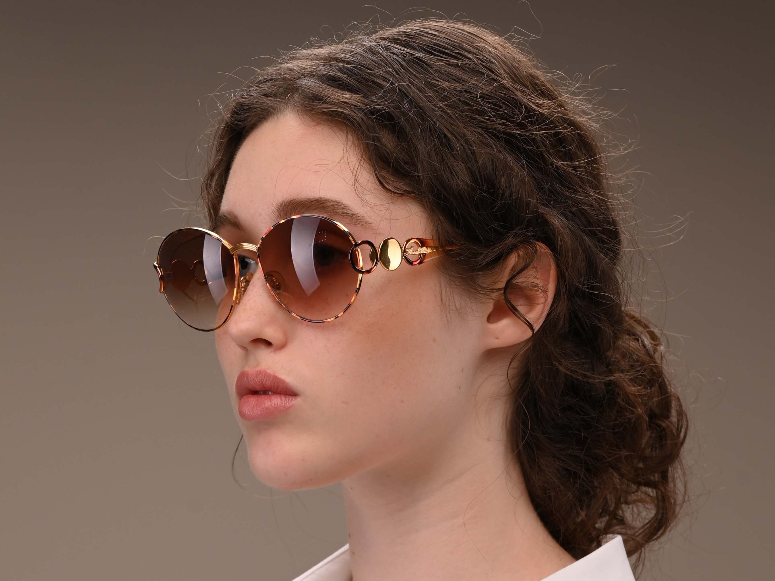 Vintage Annabella Sunglasses: Italian Gold Tortoise  display picture 3