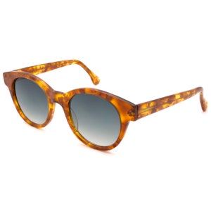 Country vintage sunglasses, made in Italy. Round cat eye sunglasses tortoise