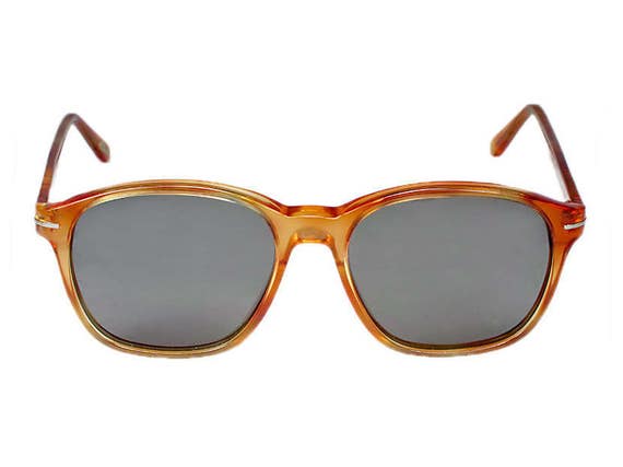 Original Vintage Rayban Wayfarer Sunglasses, Men's Fashion, Watches &  Accessories, Sunglasses & Eyewear on Carousell