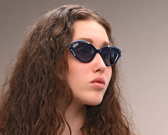 Vintage Guy Laroche Red Cat Eye Sunglasses: 80s French  display picture 3