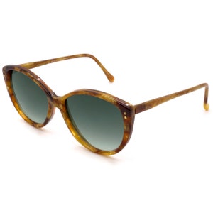 France 70s vintage sunglasses for women. Cat eye sunglasses tortoise by Argos