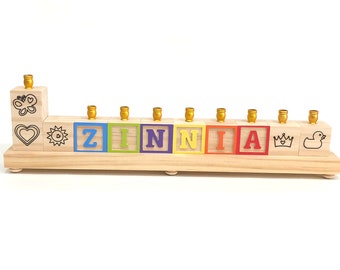 Bloque de alfabeto de madera personalizado para niños Menorah, Bloque de nombre del niño Menorah, Menorah para niños, Regalo de Hanukkah para bebés, Regalo de nacimiento para bebés