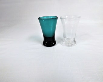 Pair of Blenko Glass Williamsburg Restoration CW-5S Cocktail Glasses One Crystal One Emerald