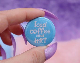 Insignia de botón de café helado y terapia de reemplazo hormonal