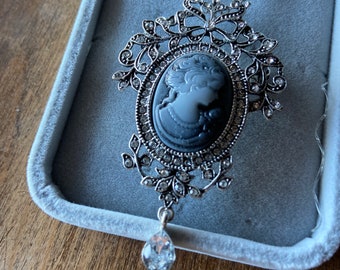 Cameo Necklace/Pin