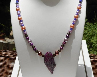 Collier pendentif en jaspe violet : bijoux en perles de verre